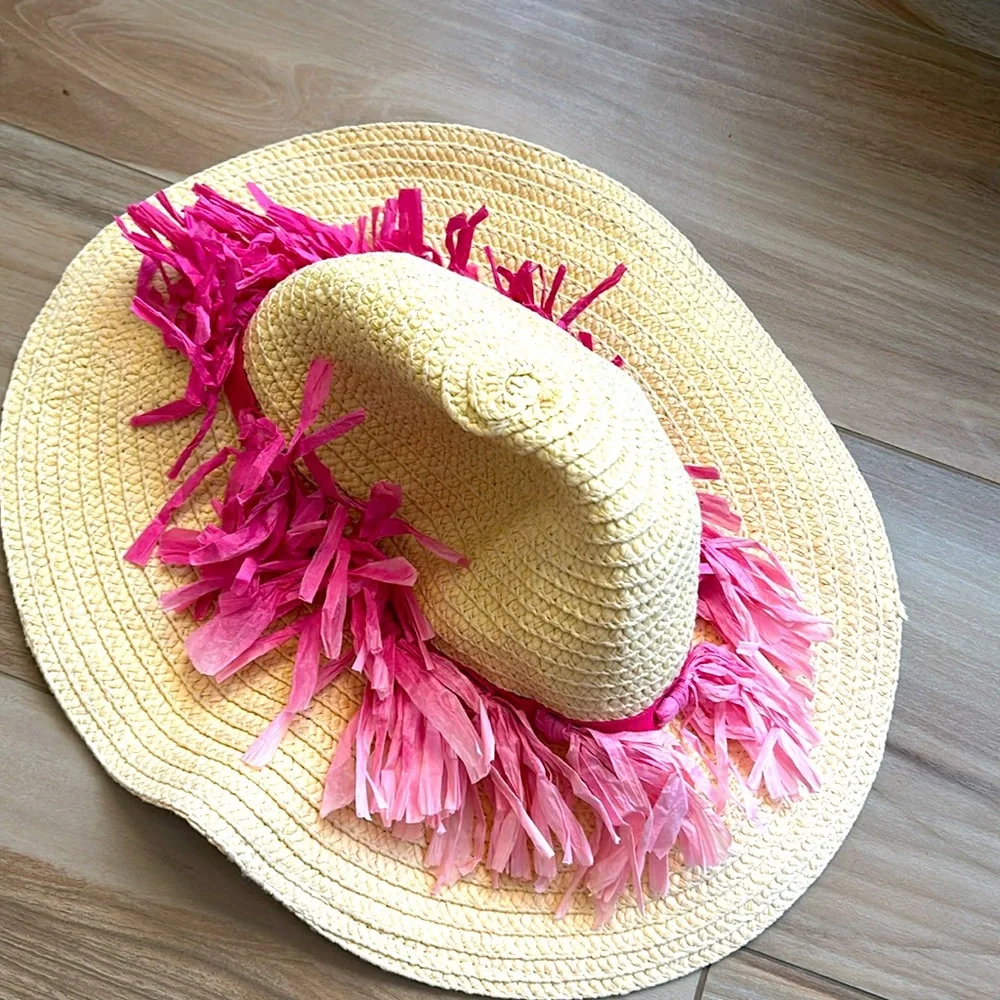 Floppy wide brim hat with ombré paper fringe detail